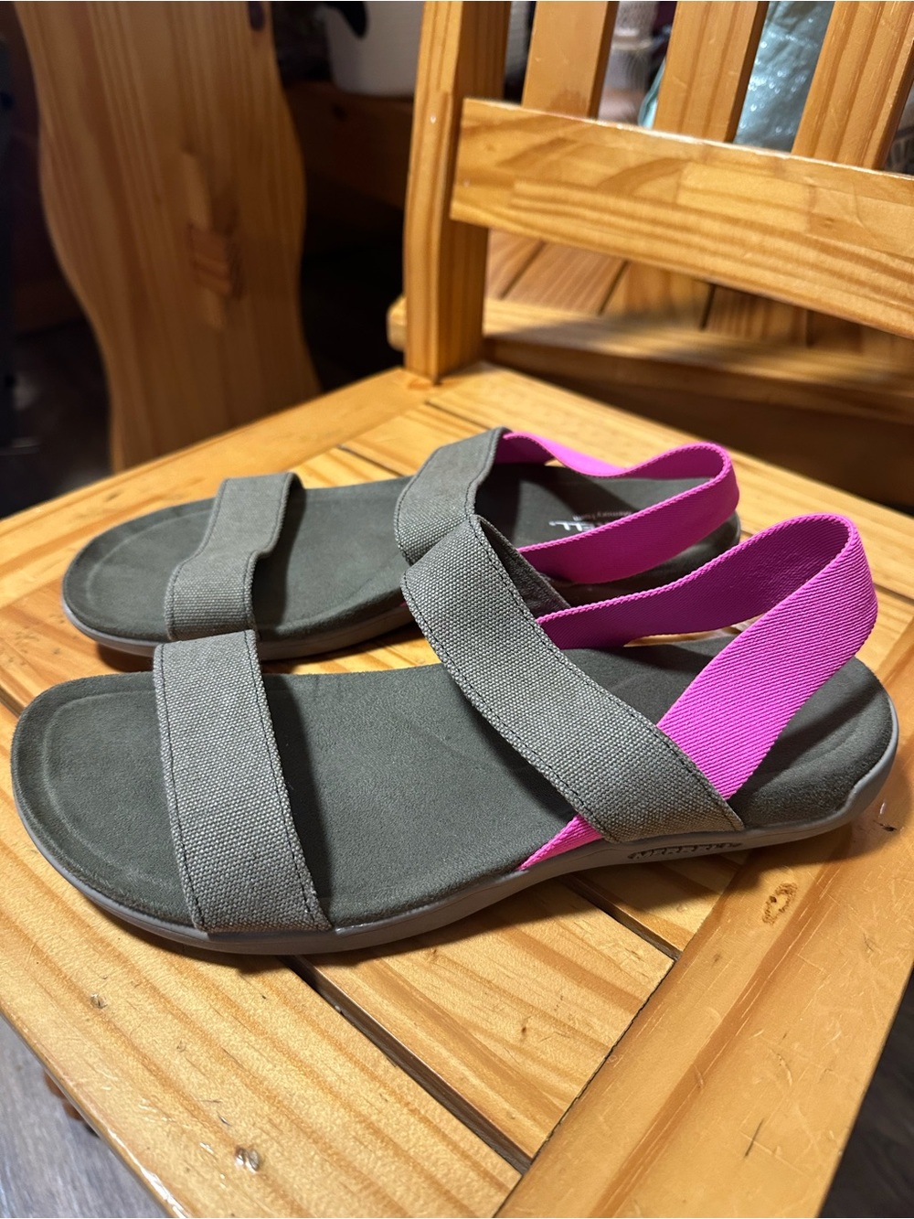 Merrell Dark Green Sandals with Pink Elastic Heel Strap